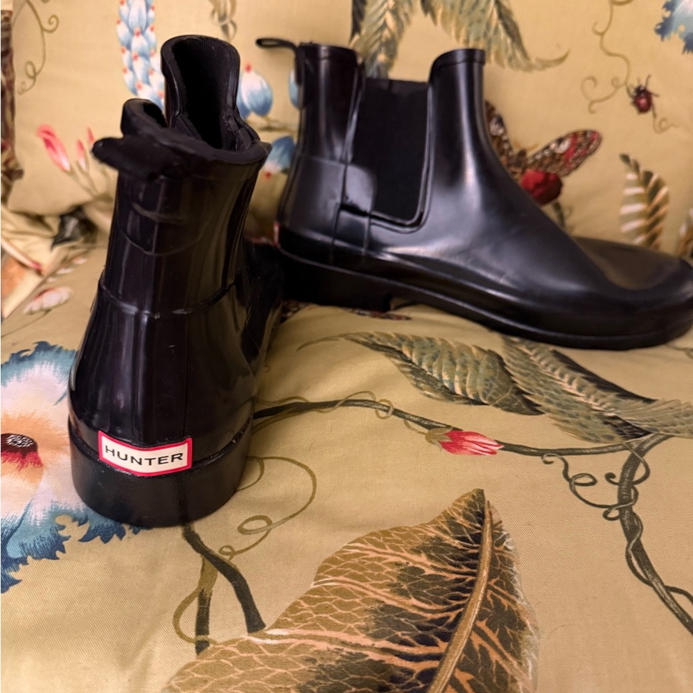 Woman’s HUNTER RAIN BOOTS US9/UK7